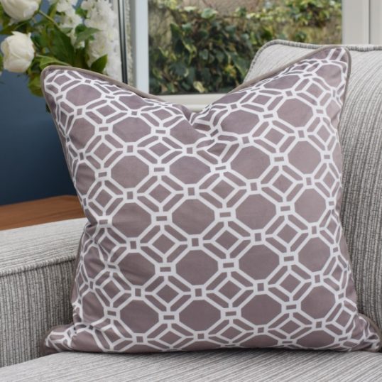 CUSHION CIRCLE TAUPE