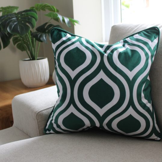 VELVET GEOMETRIC GREEN CUSHION