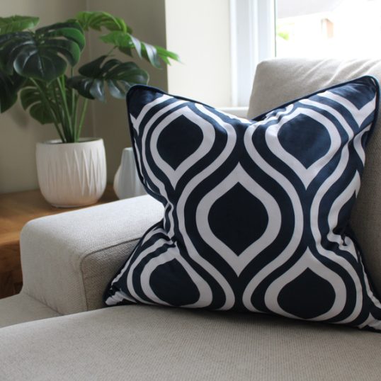 VELVET GEOMETRIC NAVY CUSHION