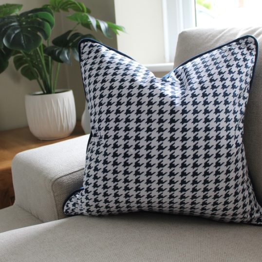 VELVET HOUNDSTOOTH NAVY CUSHION